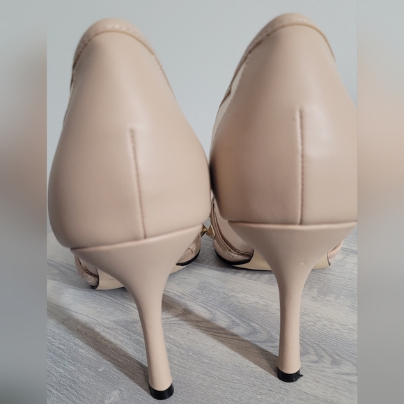 Marc Fisher Nude Pointed Toe With Mesh Sides And Gold Studs Heels Size 9M - Picture 6 of 7